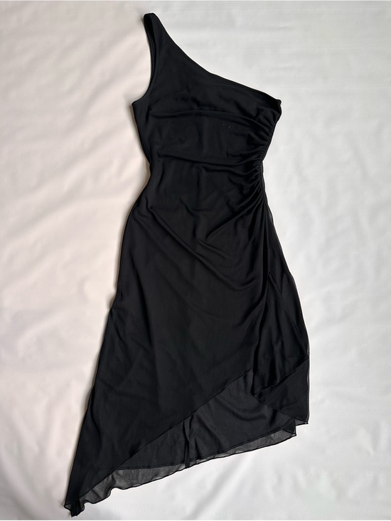 City Triangles Dresses & Skirts - City Triangles One-Shoulder Black Asymmetric Midi Dress